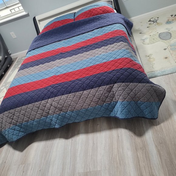 Pottery Barn Teen Other - FULL/QUEEN & 2 STANDARD SHAMS REVERSIBLE